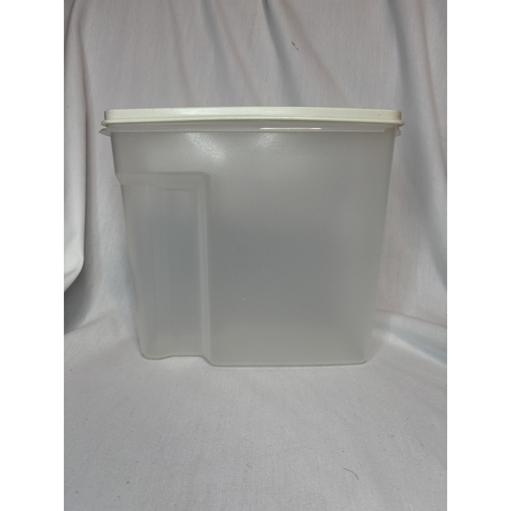 VTGRubbermaid Servin Saver 13 Cups Clear Plastic Cereal Container White Snap Lid